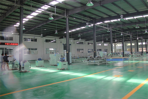 鋁合金門(mén)窗生產(chǎn)車間圖片派克機(jī)器