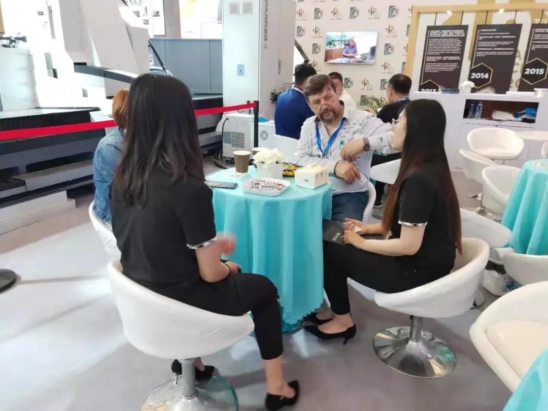 門窗加工設(shè)備